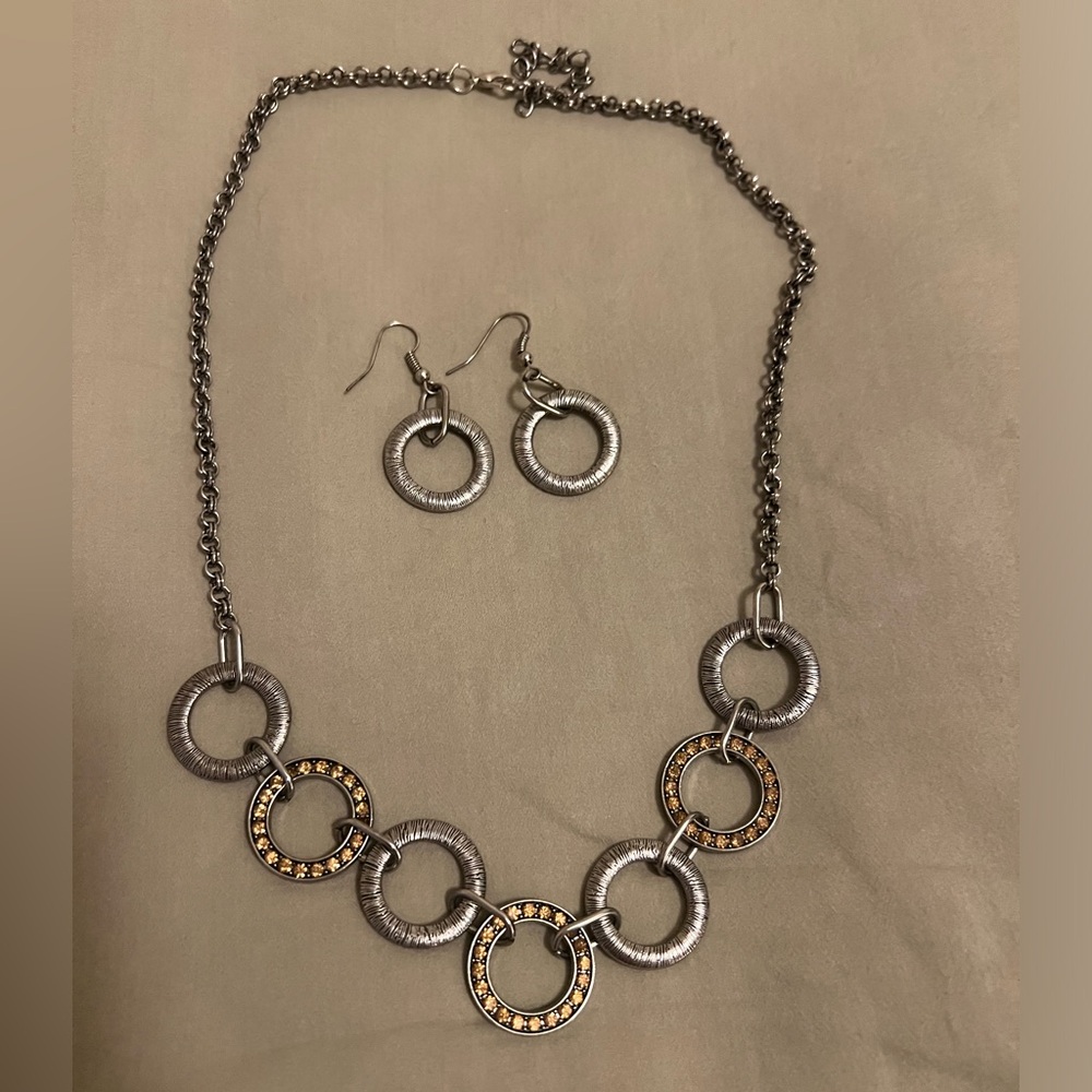 Necklace and earrings set!